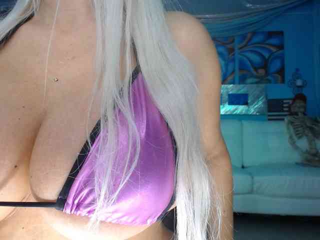 adrianna_fox webcam