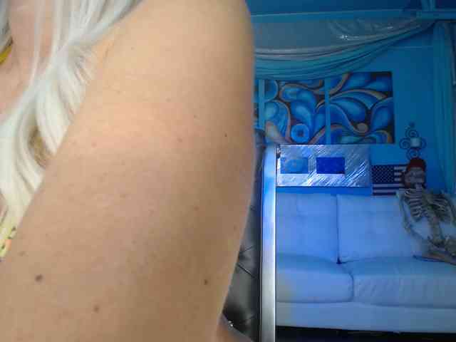 adrianna_fox webcam