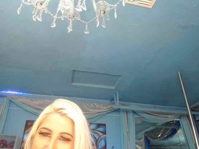 adrianna_fox Live Webcam on BongaCams