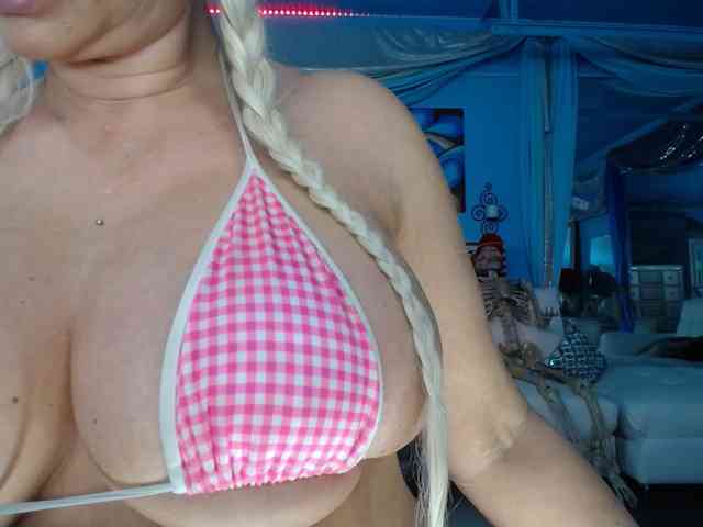 adrianna_fox webcam