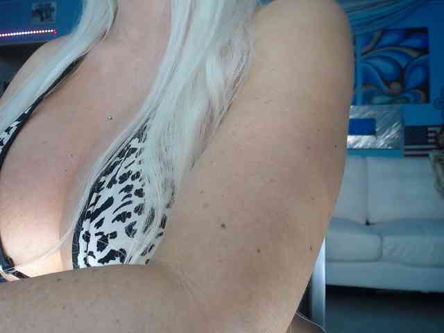 adrianna_fox webcam