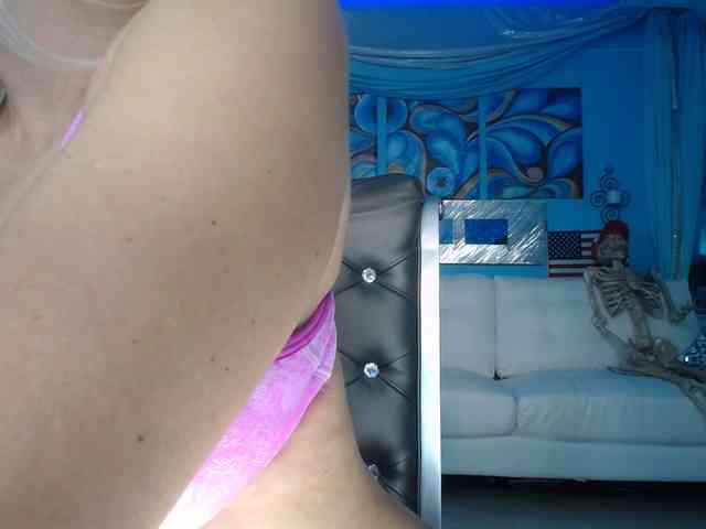 adrianna_fox webcam