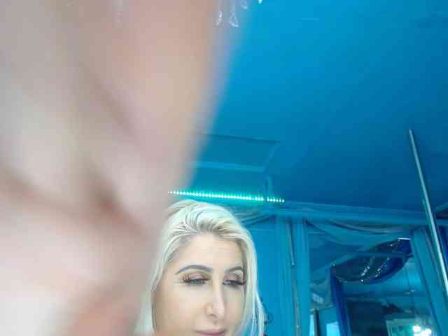 adrianna_fox webcam