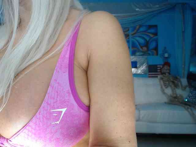 adrianna_fox webcam
