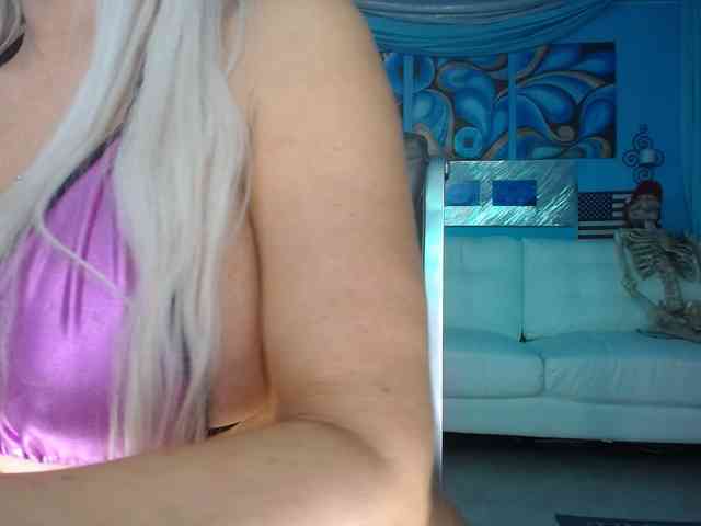 adrianna_fox webcam