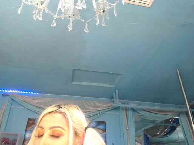 adrianna_fox webcam