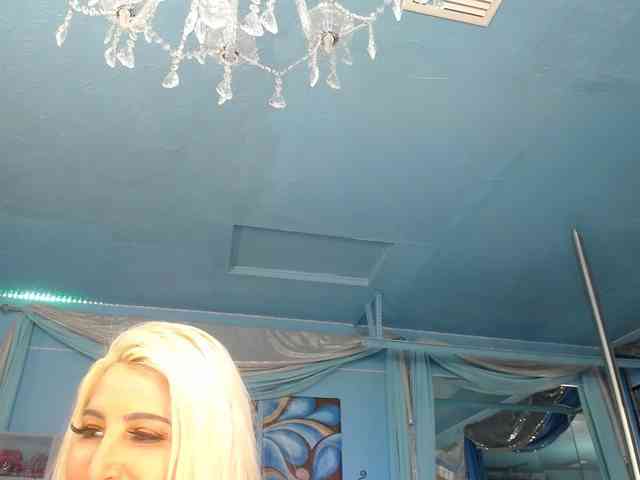 adrianna_fox Live Webcam on BongaCams