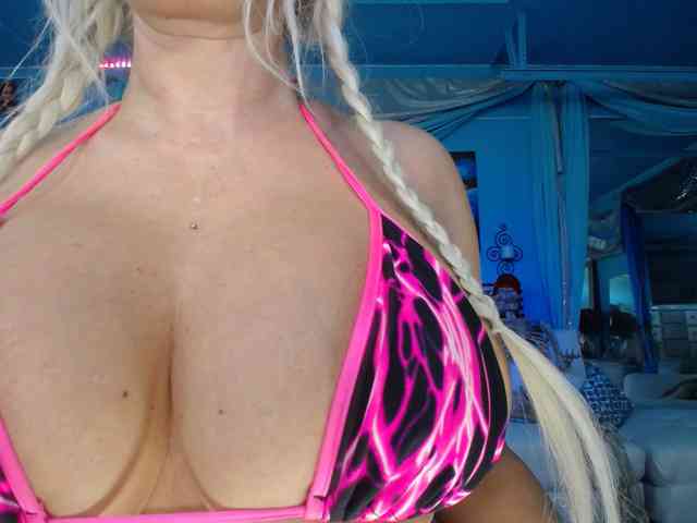 adrianna_fox adrianna_fox