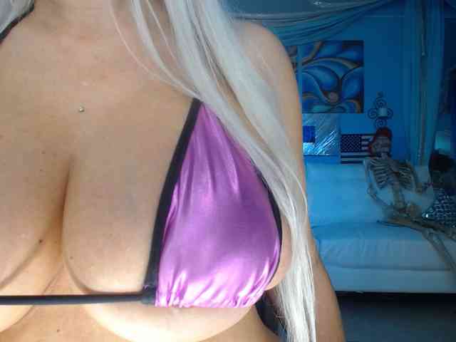 adrianna_fox webcam