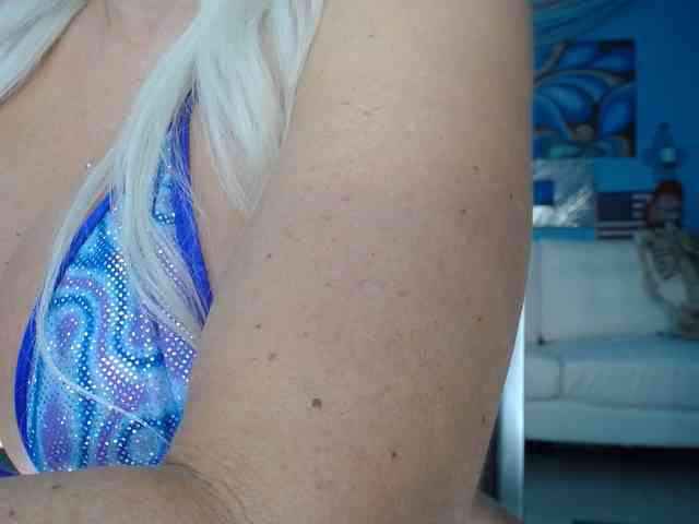adrianna_fox webcam