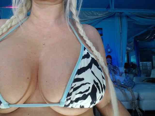 adrianna_fox adrianna_fox