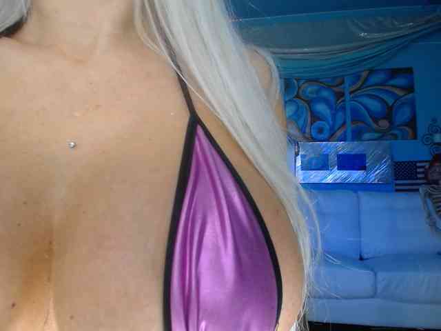 adrianna_fox webcam