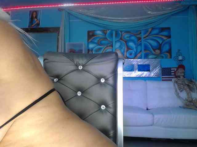 adrianna_fox webcam