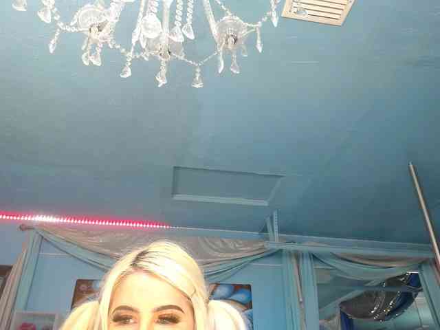 web chat Adrianna Fox