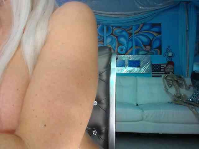 adrianna_fox webcam