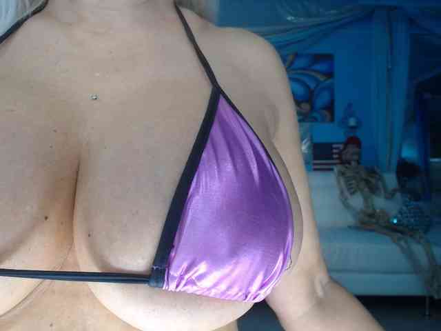 adrianna_fox webcam