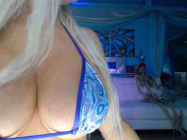 adrianna_fox webcam