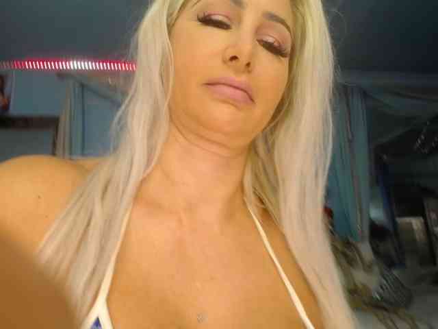 adrianna_fox webcam