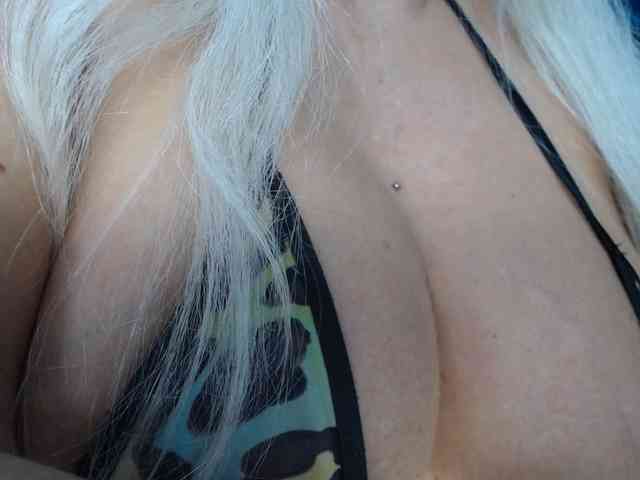 adrianna_fox webcam