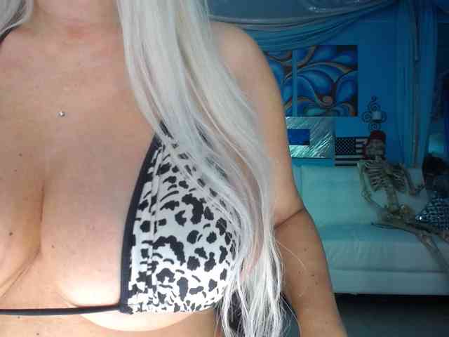 adrianna_fox webcam