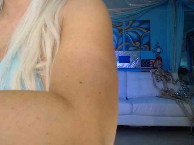 adrianna_fox webcam