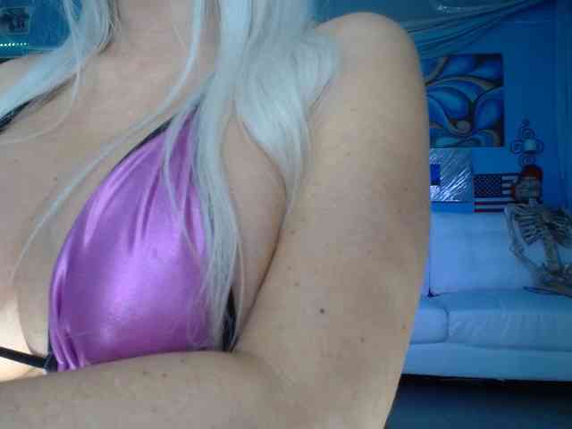adrianna_fox webcam