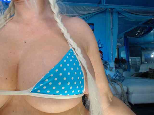 adrianna_fox Live Webcam on BongaCams