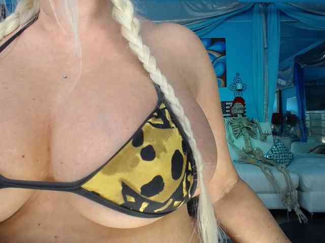 adrianna_fox webcam