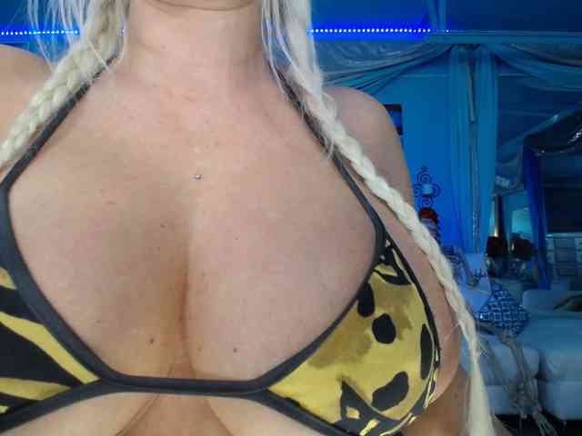 adrianna_fox webcam