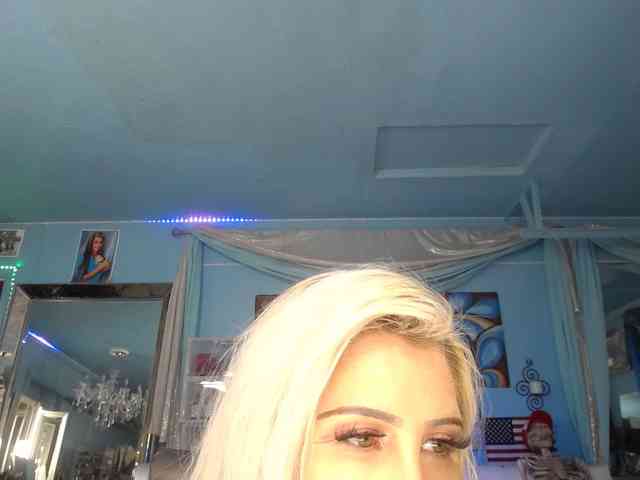 adrianna_fox Live Webcam on BongaCams