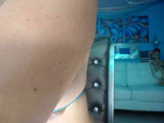 adrianna_fox webcam