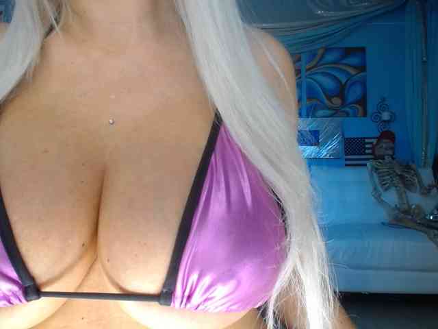 adrianna_fox webcam
