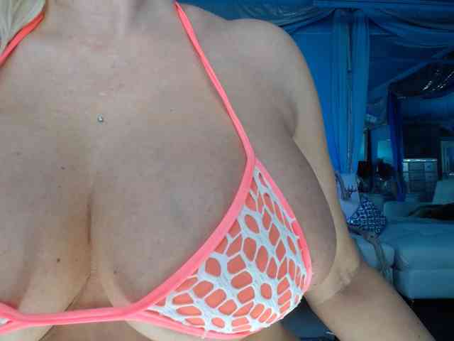 adrianna_fox