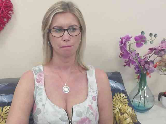 DoreenKiss webcam
