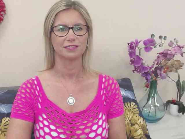 Модель: DoreenKiss