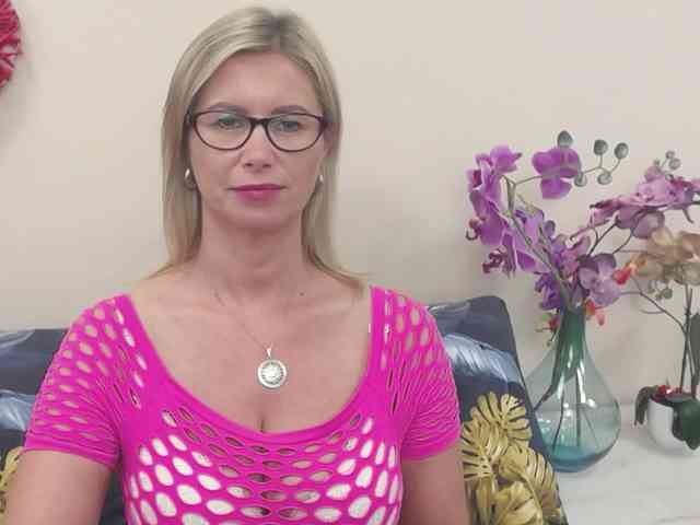 Модель: DoreenKiss