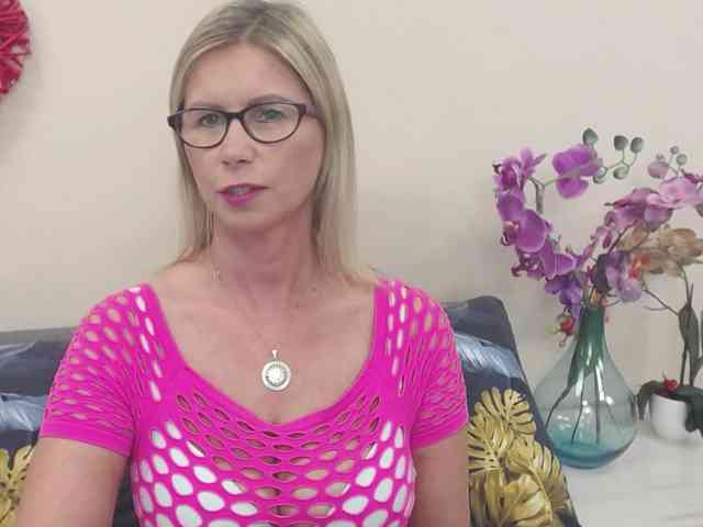Модель: DoreenKiss