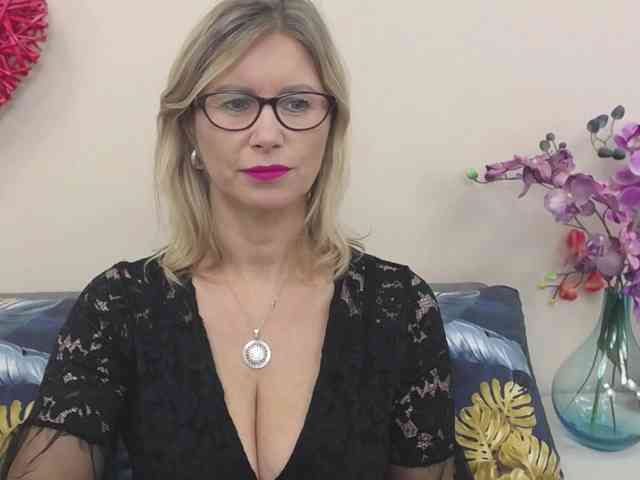 DoreenKiss webcam