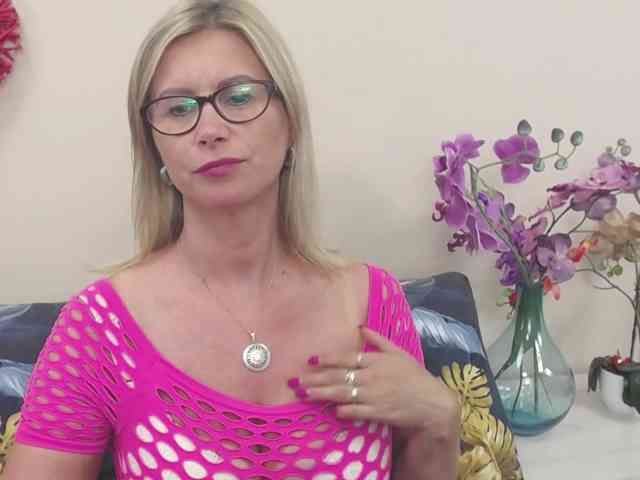 Модель: DoreenKiss