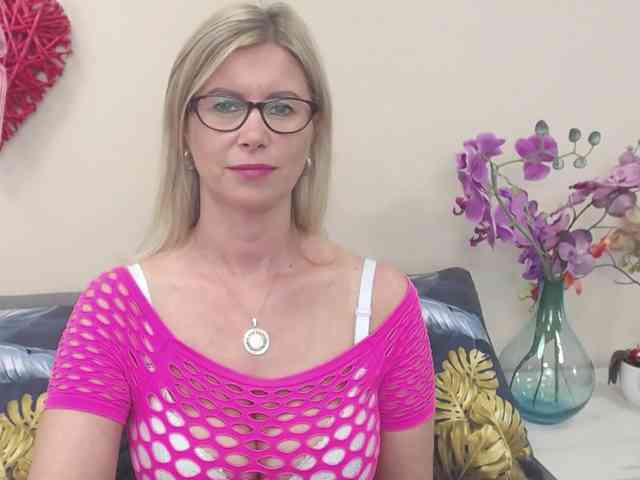 Модель: DoreenKiss