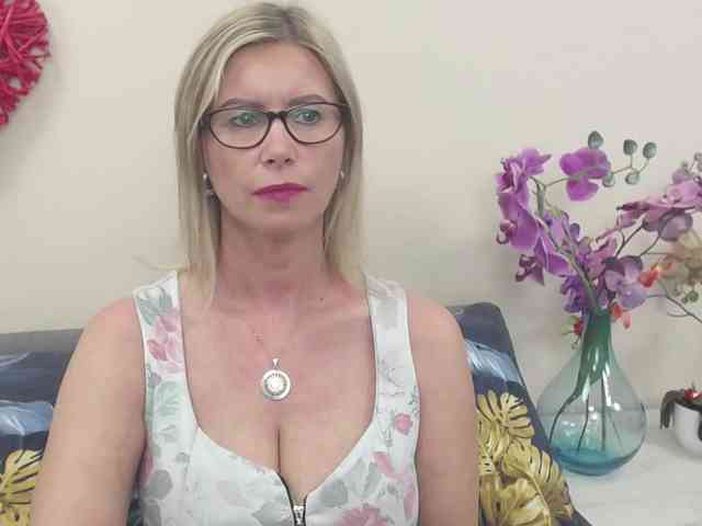 DoreenKiss webcam