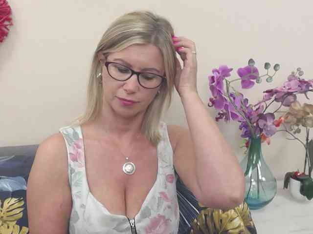 DoreenKiss webcam