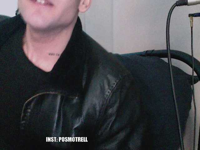 go to chat with ETHAN_MOORE