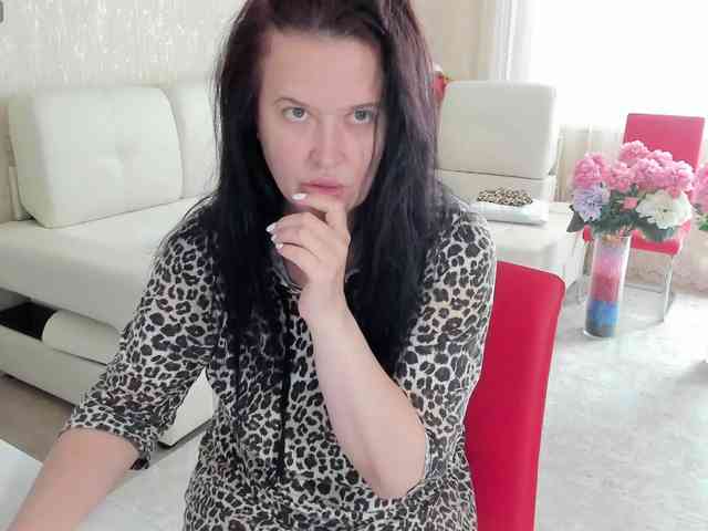 LoveCatsuit webcam