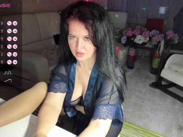 LoveCatsuit webcam