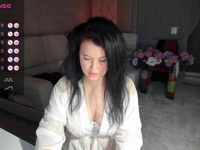 LoveCatsuit webcam