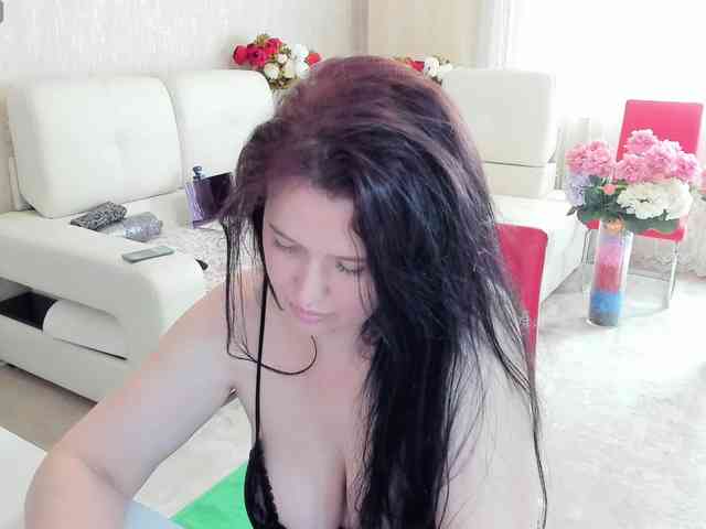 LoveCatsuit Live Webcam on BongaCams