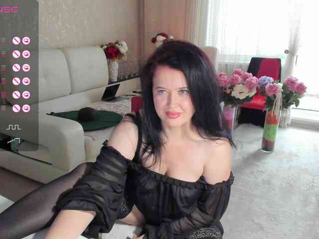 LoveCatsuit webcam