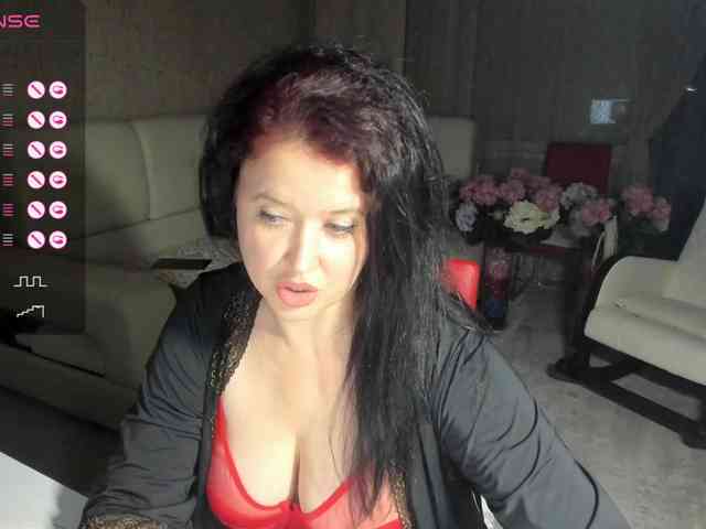 LoveCatsuit webcam