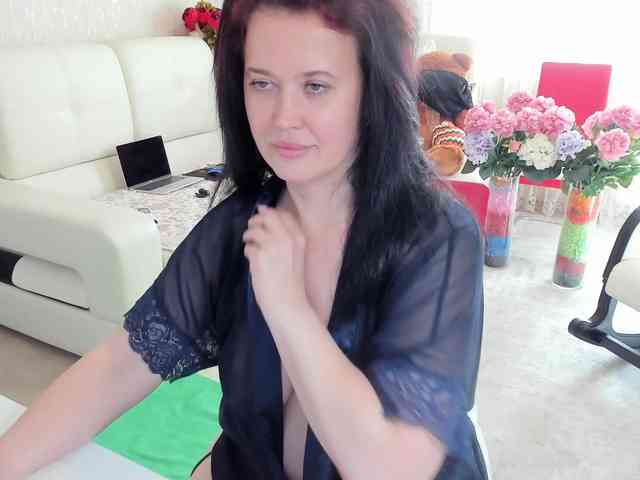 LoveCatsuit webcam